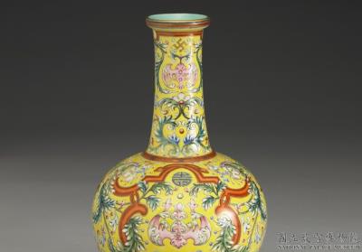 图片[2]-Mallet-shaped vase with auspicious pattern on a yellow ground in yangcai painted enamels, Qianlong reign (1736-1795), Qing dynasty-China Archive